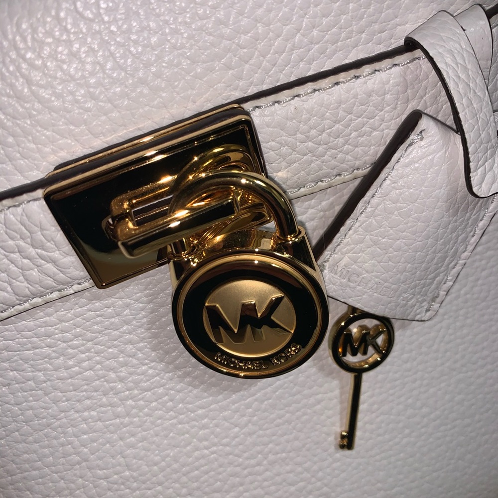 MK Hamilton Traveler in White Pebbled Leather - Picture 7 of 11